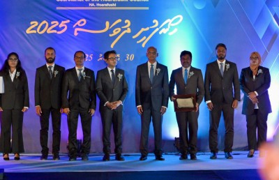 ހޯރަފުށީގެ ތަރައްގީގެ އެންމެ ޝަރަފުވެރި އައްޑަނަ ކުރީގެ ރައީސް އިބޫއަށް