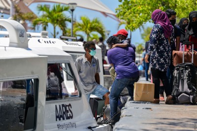 އަތްވާއި ވާރޭގައި އެއް ލޯންޗުން އަނެއް ލޯންޗަށް، ހައްލެއް ނެތް؟