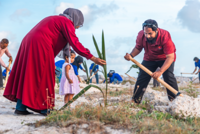 ސްޓެލްކޯއިން ފަސް ލައްކަ ގަސް އިންދުމުގެ މަޝްރޫއެއް ފަށައިފި
