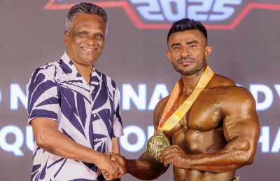 ނުވަ އަހަރުގެ އުއްމީދު ހާސިލްވުމުން އުރާލީ މަންމަ