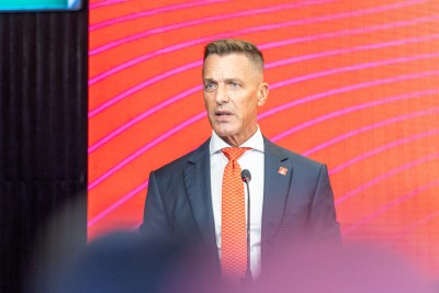 ބީއެމްއެލްއިން ޔުއާންއާއި ދިރުހަމުން މުއާމަލާތް ކުރެވޭ ގޮތް ހަދަނީ