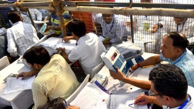 އިންޑިއާގެ އާންމު އިންތިހާބުގެ ވޯޓު ގުނަން ފަށައިފި، މޯދީއަށް ގޮންޖެހުން ބޮޑު