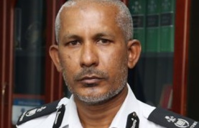 ވަޒީފާ އިޔާދަ ކުރުމާ އެކު މަހުމޫދު ރިޔާޒް އޮފީހަށް ނުކުންނަވަން ފައްޓަވައިފި