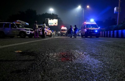 ދިއްލީގެ ރެޑް ފޯޓް އޭރިއާގައި ކާރެއް ގޮވައި އެތައް ބަޔަކު މަރުވެއްޖެ