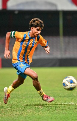 އީގަލަސްގެ ކީޕަރު އަޝްވާނާއި ވެލެންސިއާގެ ކެޕްޓަން އީތަން ގައުމީ ޓީމަށް!