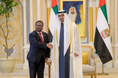 މުންދު، ސަފީރުކަމުގެ ފަތްކޮޅު ޔޫއޭއީގެ ރައީސަށް އަރުވައިފި