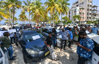 މީޓަރު ތައާރަފްނުކޮށް ކާރު އިތުރުކުރިޔަސް ޓެކްސީ މައްސަލަ ހަލެއް ނުވާނެ: ޑްރައިވަރުން