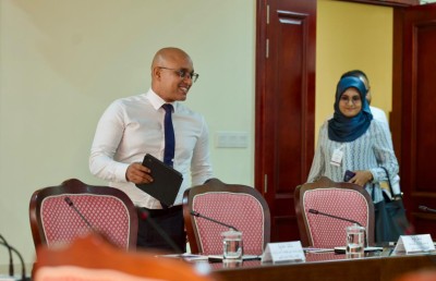 މީރާގެ ޝަކުވާ: އެންމެ ފާހާނާއެއް 50 މީހުންނަށް، މުވައްޒަފުން ހަރެއް ނުލާ