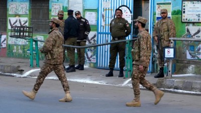 ޕާކިސްތާނުގައި ޤުރުއާން އަންދާލި މީހަކު ފުލުހުންގެ ހިމާޔަތުގައި ހުއްޓާ މަރާލައިފި