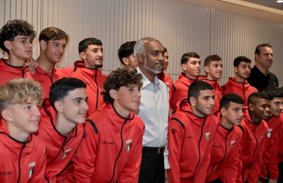 ފަލަސްތީނުގެ ޒުވާން ޓީމުގެ ޝަރަފުގައި ރައީސްގެ ދެކަނބަލުން ފަރިއްކޮޅެއް ދެއްވައިފި