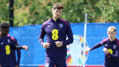 ރޯގާއިން ރަނގަޅުވެ ސްޓޯންސް އެނބުރި ޕްރެކްޓިހަށް