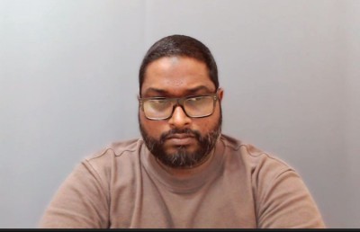 ބައްސާމް ގޮޅިން ނުކުންނަން ދެކޮޅު ހެދީ ޖަލު ހެދުން ލައްވައި ބިޑި އަޅުވަން އުޅުމުން