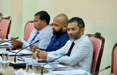 މީރާގެ ޝަކުވާ: އެންމެ ފާހާނާއެއް 50 މީހުންނަށް، މުވައްޒަފުން ހަރެއް ނުލާ