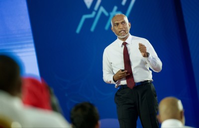 ރައީސް މުއިއްޒު ވިލިމާލޭގައި ދިރިއުޅޭ މީހުންނާ މާދަމާ ރޭ ބައްދަލުކުރައްވަނީ