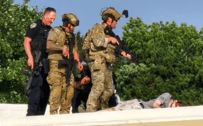 ޓްރަމްޕަށް ހަމަލާދިނީ 20 އަހަރުގެ ޒުވާނެއް