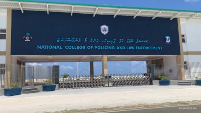 ޕޮލިސް ކޮލެޖުގެ ދެ ދަރިވަރަކު އައިސީޔޫގައި، އެހެން ދަރިވަރުން ދޫކޮށްލައިފި