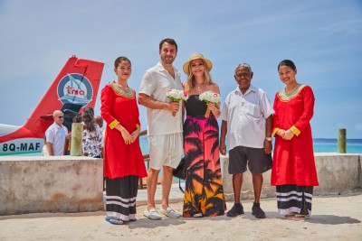 އެމެރިކާގެ ދެމަފިރިންނަށް އުއްޗުގެ ސަޕްރައިސް ހަދިޔާއެއް!