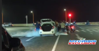 އެއާޕޯޓު ލައިޓުކައިރީ އޮތް ކާރެއްގައި އަލިފާން ރޯވެއްޖެ