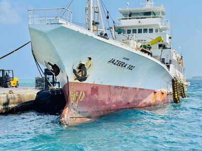 ދެކުނުގައި މަސް ގަންނަ 4 ބޯޓެއް ފެލިވަރުގެ ދަށަށް، 100 ޓަން ކިރާ ބޯޓެއް ކޫއްޑުއަށް