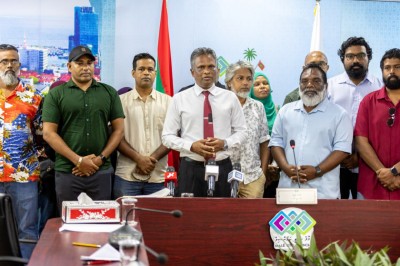 ފިނި ކޮޓަރީގައި ނުތިބެ، ސަރުކާރުން މާލޭ ރައްޔިތުންގެ ހާލު ބަލަން ޖެހޭ: މޭޔަރު