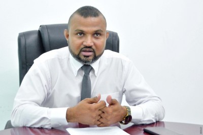 މައުމޫނު ރާއްޖެ އައުމާއެކު، ޕާސްޕޯޓް ހިފަހައްޓައި މައްސަލަ ބަލަން ފަށައިފި