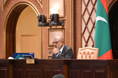 ދައުލަތަށް ލިބެންޖެހޭ 15 ބިލިއަން ހޯދުން ނޫން ގޮތެއް ނެތް: ނާޒިމް