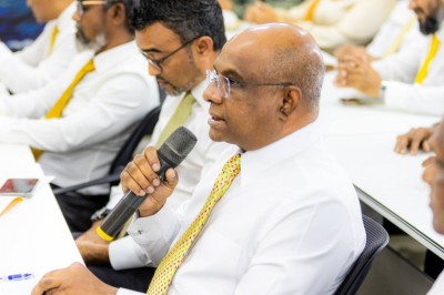 ސަރުކާރުގެ ވިސްނުން ހުއްޓިފައި އޮތީ އެތެރޭގެ ކޯޅުންގަނޑު ބޮޑުވެގެން: ޝާހިދު