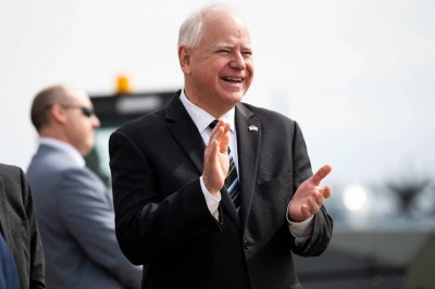 ކަމާލާގެ ރަނިން މޭޓަކަށް މިނިސޯޓާގެ ގަވަރުނަރު ޓިމް ވޯލްޒް