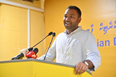 ސަރުކާރުން ރާވައިގެން މީހުން ސިޔާސީ ނިޒާމަށް ފޫހިކުރުވަނީ ނާޖާއިޒު ފައިދާ ނަގަން: މީކާއީލް