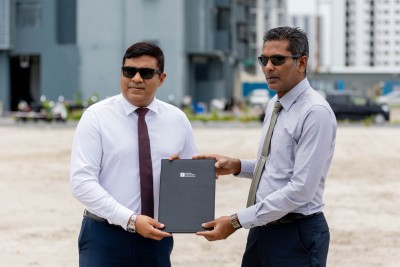 ނުގަވާއިދުން ހުރި ވެހިކަލްތައް ވަގުތީ ގޮތުން ޕާކުކުރަން ހުޅުމާލެއިން ބިމެއް ހަމަޖައްސައިފި