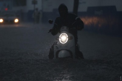 ވާރޭވެހި ގަޑިއެއްހާއިރު ތެރޭ މާލޭގައި ފެންބޮޑުވުމުން ޕަމްޕުތައް ބޭނުންކުރަން ފަށައިފި