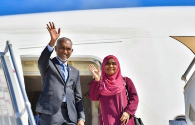 ހެލްތު ޗެކަޕެއް ހެއްދެވުމަށް ރައީސްގެ ދެކަނބަލުން ސިންގަޕޫރަށް ފުރާވަޑައިގެންފި