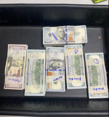 ކޯންފްލޭކްސް ޕެކެޓެއްތެރޭ ފޮރުވައިގެން ގެންދަން އުޅުނު 81،030 ޑޮލަރު އަތުލައިފި