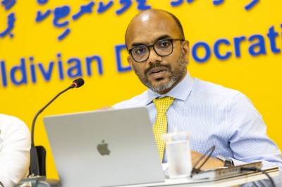 ކޮވިޑްގެ ހާލަތުގައި ވެސް ޑޮލަރުގެ ރޭޓު މައްޗެއް ނުވޭ، މިހާރު ވެސް ހިފެހެއްޓެންޖެހޭނެ: އަމީރު