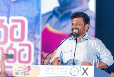 ނުފޫޒުގަދަ ލީޑަރުން ފަހަތަަށް ޖައްސައި، ލަންކާ ރިޔާސީ ރޭހުން ކުރީގައި ޑިސަނަޔަކަ