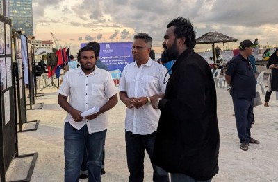 ޑިމޮކްރަސީ ދުވަސް ފާހަގަކުރަން ގައުމީ ޔުނިވާސިޓީގެ ދަރިވަރުން ޚާއްސަ ހަރަކާތެއް ބާއްވައިފި