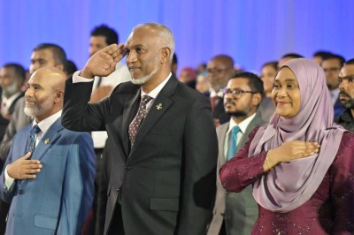 ގައުމީ ސަލާމް ހުށަހަޅައިދެއްވީ ޚާއްސަ އެހީއަށް ބޭނުންވާ ކުދިން، ރައީސް ކުރެއްވީ ސެލިއުޓް