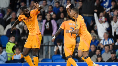 2 ޕެނަލްޓީން ޖެހި 2 ލަނޑާ އެކު ރެއާލަށް މޮޅެއް