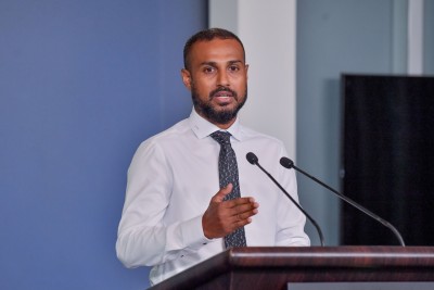 ފެނަކައިން އުނިކުރީ ޗުއްޓީގައި ހުންނައިރު މުސާރައިގެ އިތުރަށް ދެމުން އައި ބައެއް