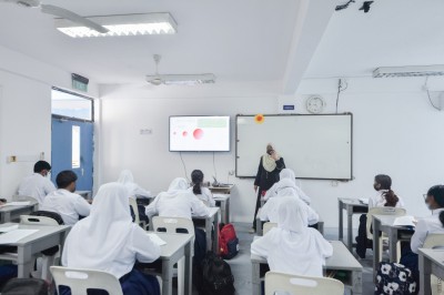 ސްކޫލަކަށް ވަދެ ބިރުދެއްކި މީހާއަށް ދައުވާކުރަން ފޮނުވައިފި