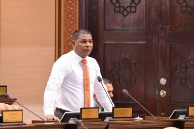 އިގުތިޞާދީ އަނދަވަޅުން އަރައިގަންނަން އިންޑިއާއާ ގުޅުން ބަދަހި ކުރަން ޖެހޭ: އައްބާސް