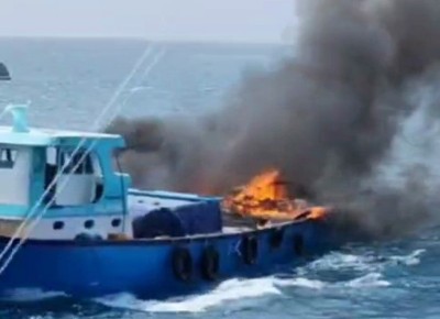 އަލިފާން ރޯވީ ފެން ހިފައިގެން ކަނޑިންމަ ރިސޯޓަށް ދިޔަ ދޯންޏެއްގައި