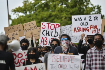 ކުޑަކުއްޖަކާ ބެހުނު މައްސަލައިގައި 14 އަހަރަށް ޖަލަށްލި ގުރުއާން ޓީޗަރު ސަލާމަތްވެއްޖެ