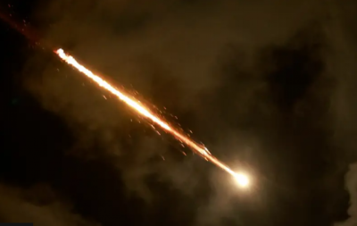 އީރާނުން އިސްރާއީލަށް އެތައް ސަތޭކަ މިސައިލެއް ފޮނުވާލައިފި