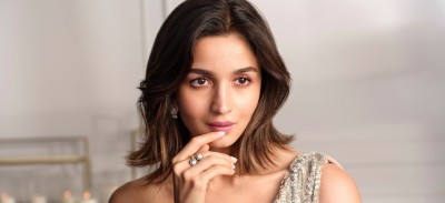 އާލިއާ ދެން ބޭނުންވަނީ ލޯބީގެ ފިލްމެއް ޕްރޮޑިއުސްކުރަން