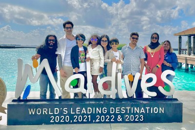 ސަނީ ލިއޯން އާއިލާއާއެކު ޗުއްޓީ ހޭދަކުރުމަށް ރާއްޖެ އައިސްފި