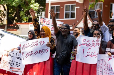 ފުލެޓާއި ގޯތި ހަވާލުކުރުން ލަސްވާތީ އެމްޑީޕީން މަޖިލީސް ކައިރީ މުޒާހަރާކޮށްފި