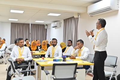 މި ސަރުކާރުން ލާމަރުކަޒީ ނިޒާމު ނިކަމެތިކުރާ ކަމަށް ބުނެ، ލާމަރުކަޒީ ނިޒާމު ދިފާއުކުރަން އިގުރާރުވެއްޖެ