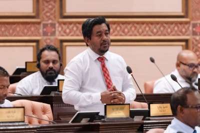 ޓޫރިސްޓުންގެ އަތުން ނަގާ ޓެކްސް ބޮޑުކުރުމަކުން އެ ސިނާއަތަކަށް ގެއްލުމެއް ނުވާނެ: މުންތަޒިމް