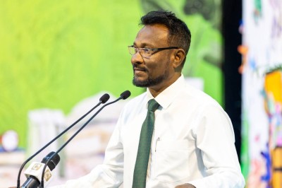 އަޝްރަފްގެ ހުށަހެޅުމެއް: ބޭރުގެ ފޮތްތައް ލިބޭގޮތަށް އިންޓަނޭޝަނަލް ކޮންފަރެންސްތަކާއި ފޮތް މައުރަޒުތައް އެއްކޮށްލަން ޖެހޭ